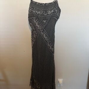 White House Black Market beaded dress size 6 - 100% Silk